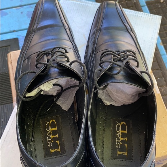 Men Shoes - Picture 2 of 4